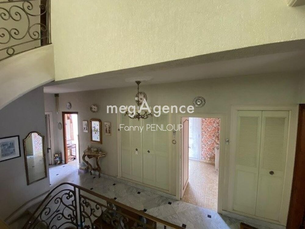 CENTRE-VILLE : MAISON DE 200 m² AVEC GRAND GARAGE ET TERRASSE