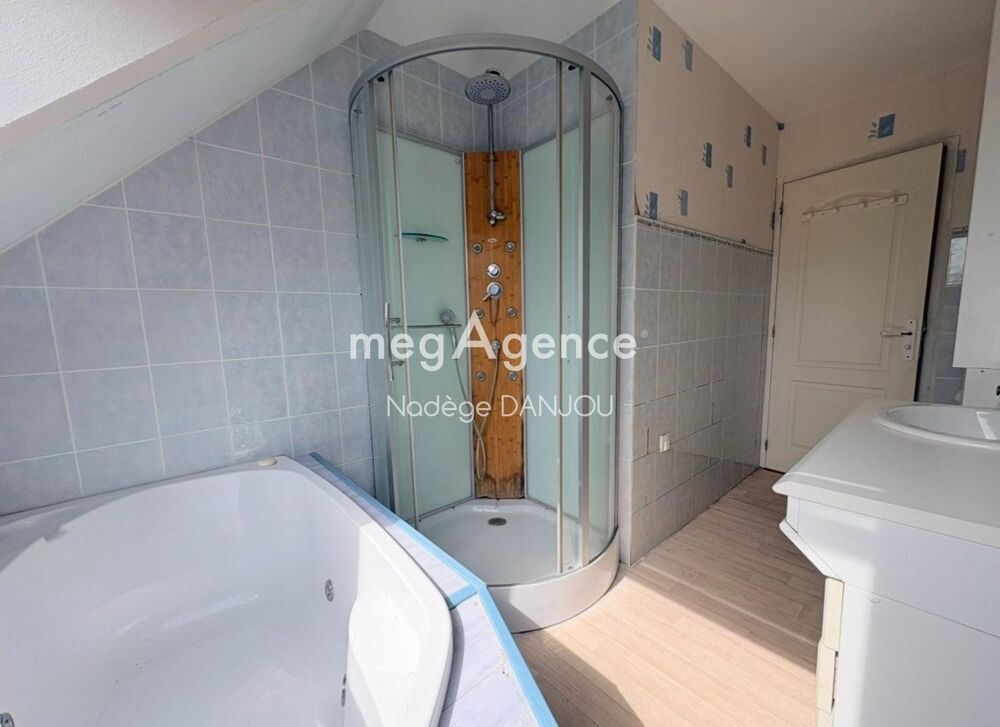 MAISON DE BOURG 105M2 ST-POIS 50670