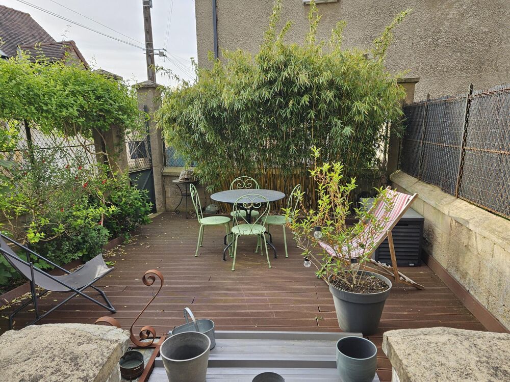 Maison de ville 4 chambres avec garage, cour et jardin