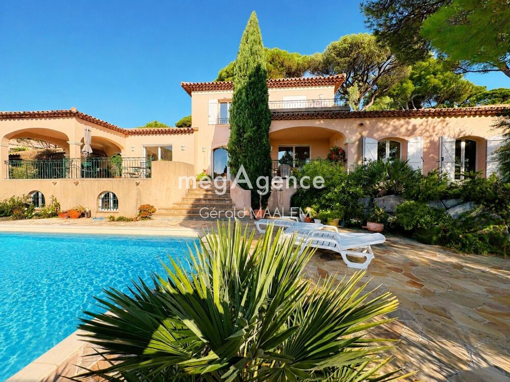 villa piscine vue mer dans un parc securisé