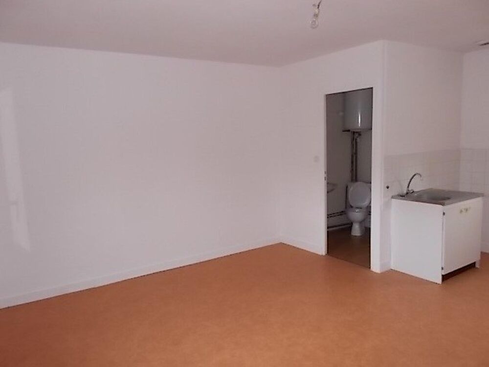 Vente Appartement Aumale :  Investisseurs, Immeuble composé de 2 appart, 4 studios. Marques