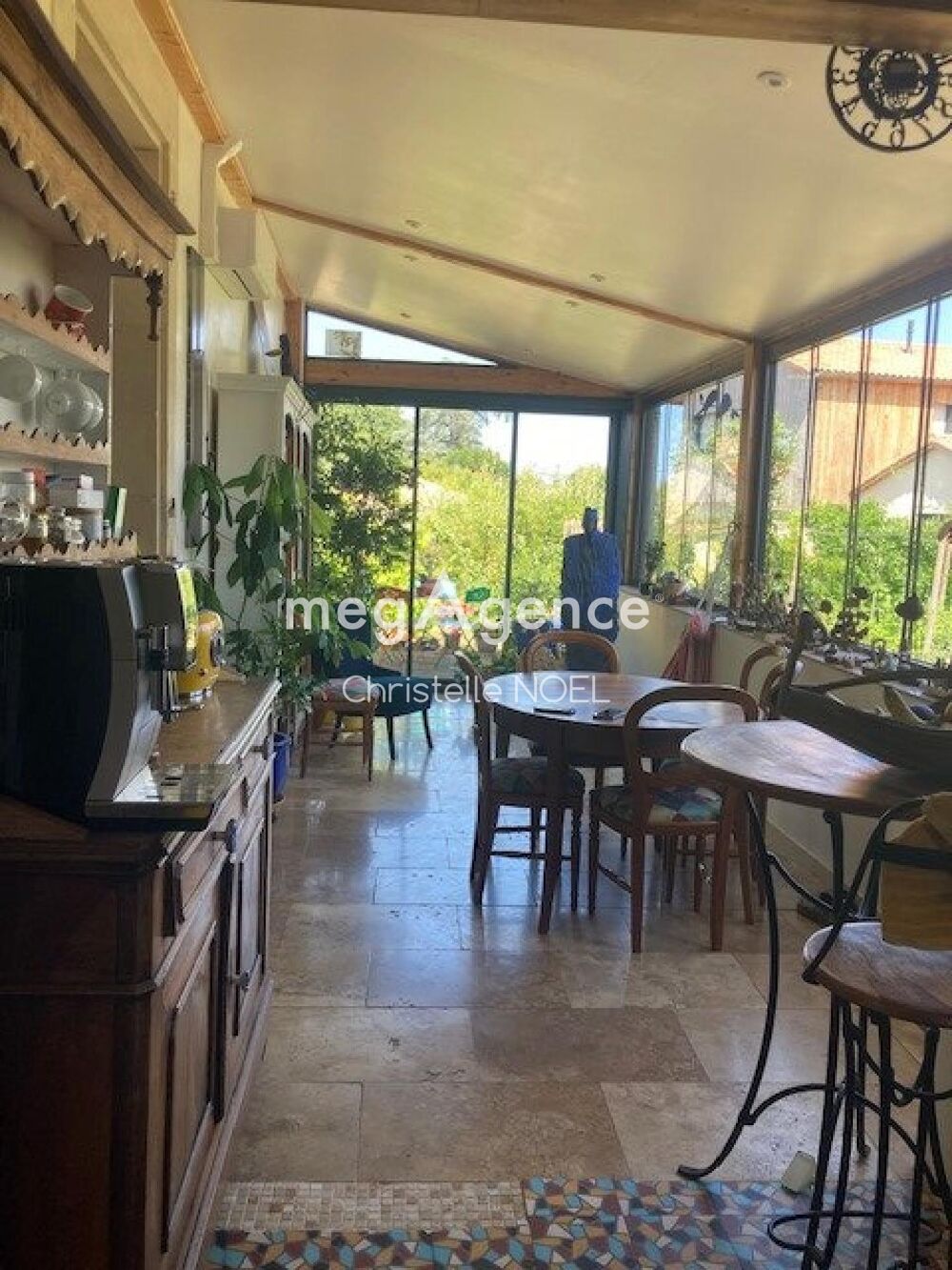 Maison sur sous sol,entouré de verdure,terrain constructible