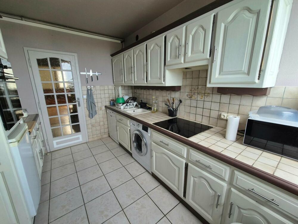 Location Appartement Prox Fauriel/ Parc Europe : T4 meublé. Copropriété calme et sécurisée. Stationnement facile. Chauffage inclu Saint-etienne