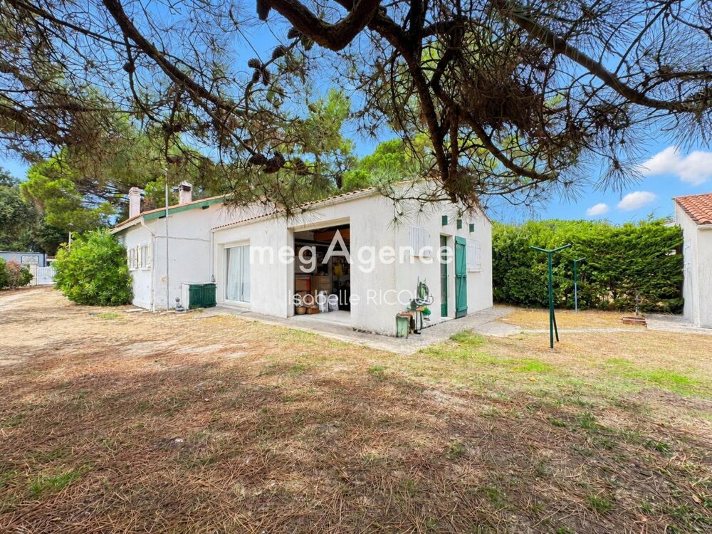 SAINT-TROJAN-LES-BAINS  MAISON DE PLAIN-PIED  3 CHAMBRES  TERRAIN DE 851 M²  GARAGES ET DÉPENDANCES