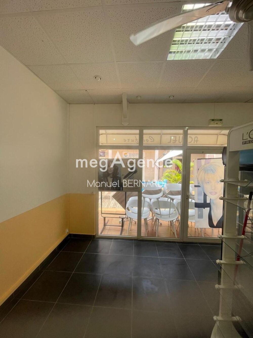   Murs commerciaux 25m² env + 2 terrasses 2 entrées 