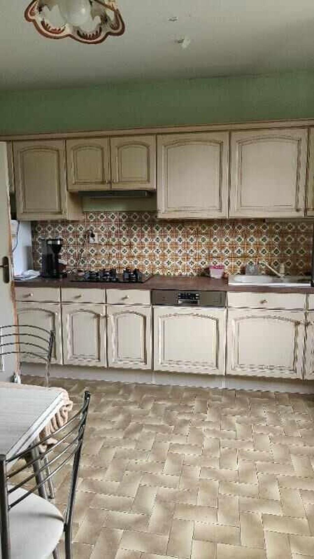 Vente Maison Proche Agen , grande maison familiale a rafraichir  sur une parcelle de 3099m². Le passage