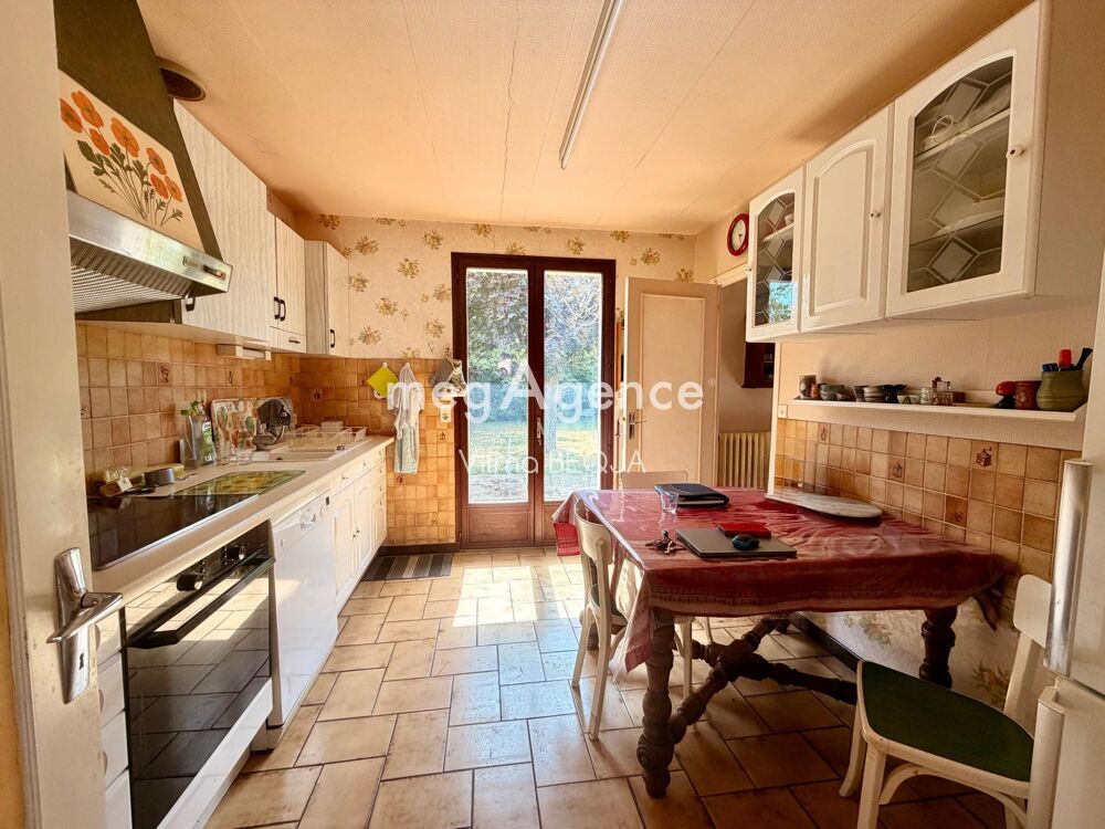 Vente Maison Maison familiale 6 pièces – Village avec commerces, à proximité de la gare de Sens Gron