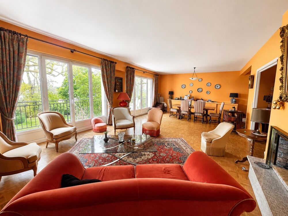 Appartement dException 204 m²  Résidence Privée Sécurisée  Balcon, Parkings, Cave  Saint-Nom-La-Bretèche