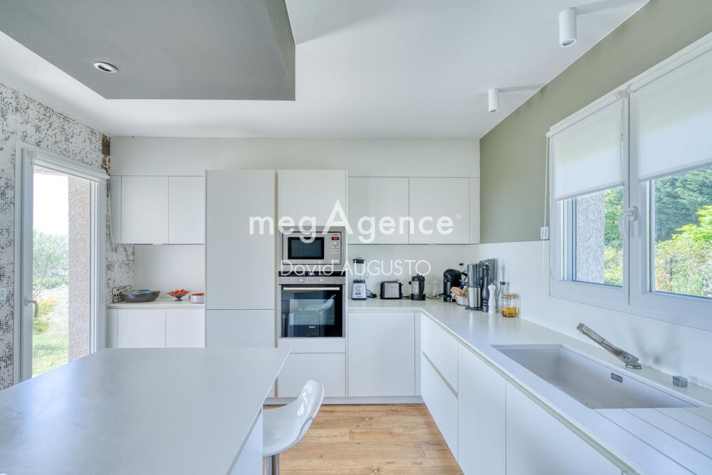 Vente Maison Maison avec vue, piscine chauffée, garage double et terrain de 700m2 Lucenay