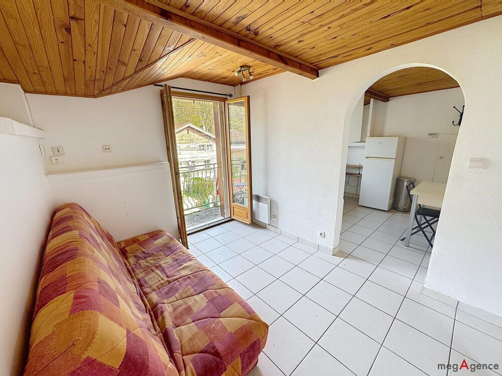Appartement type 2 pièces en dernier étage