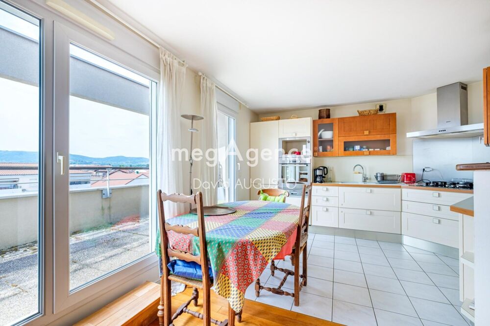 Vente Appartement HYPERCENTRE, DERNIER ETAGE, GRAND 3 PIECES, 3 BALCONS ET GARAGE BOX Francheville