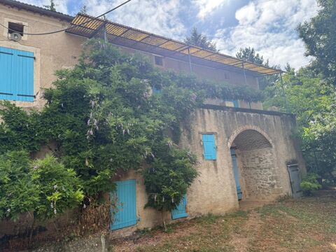   Un petit joyau d'authenticité au cœur d'un village tranquille pour passer de bons moments en famille ou entre amis. Maison - 4 pièce(s) - 68 m²