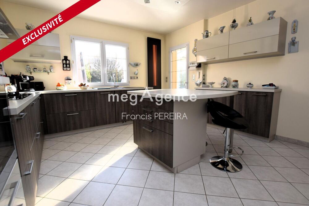 Vente Maison Maison familiale entourée d'un beau jardin avec piscine Les alluets-le-roi