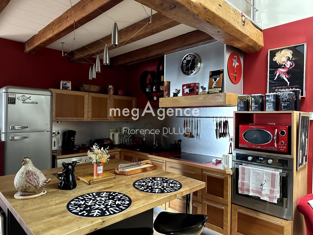 Belle maison atypique en pierre avec garage