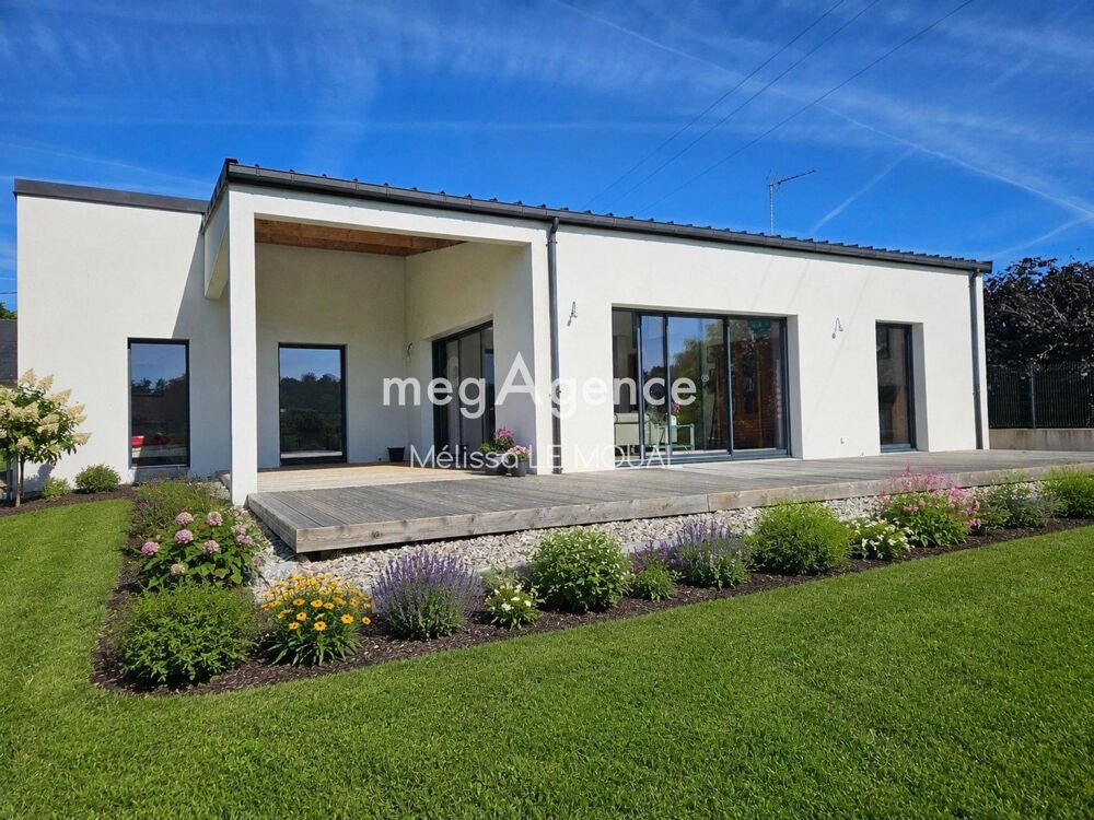 Maison contemporaine de plain-pied  Un cadre de vie privilégié aux portes de Baud
