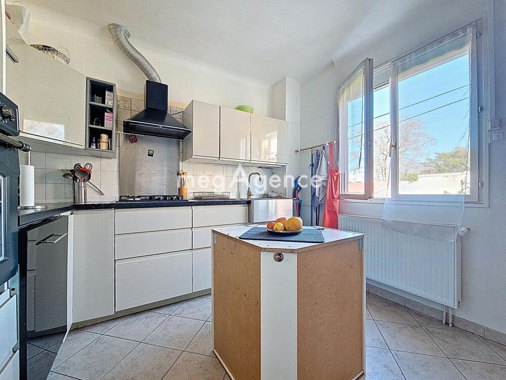 MAISON INDIVIDUELLE AVEC GARAGE ET JARDIN PRIVE