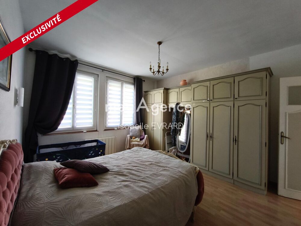 4 chambres dont 2 en RDC, dépendances et jardin.