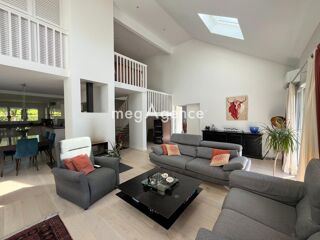  Maison à louer 7 pièces 175 m²