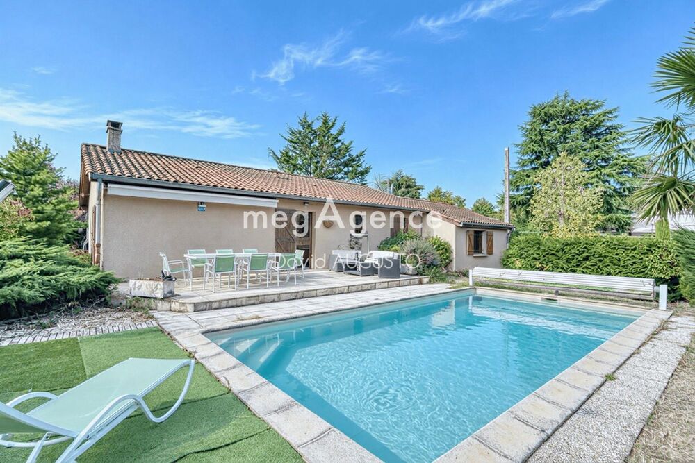 À 700m du village à pied, maison 5 chambres, garage, piscine et terrain de 992m2