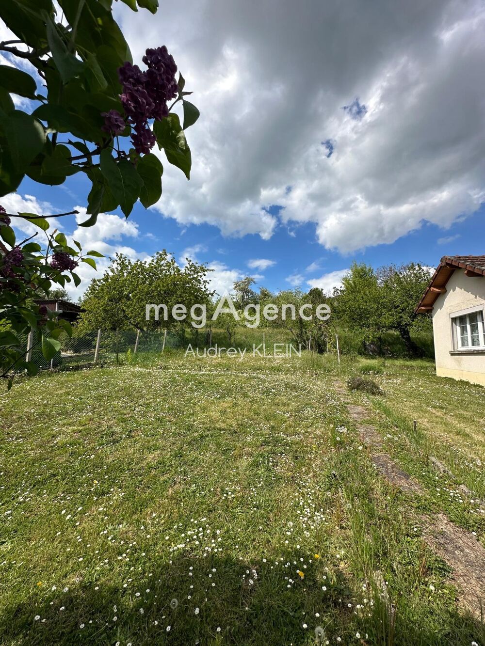 Maison sur sous sol et terrain clos de 680m2
