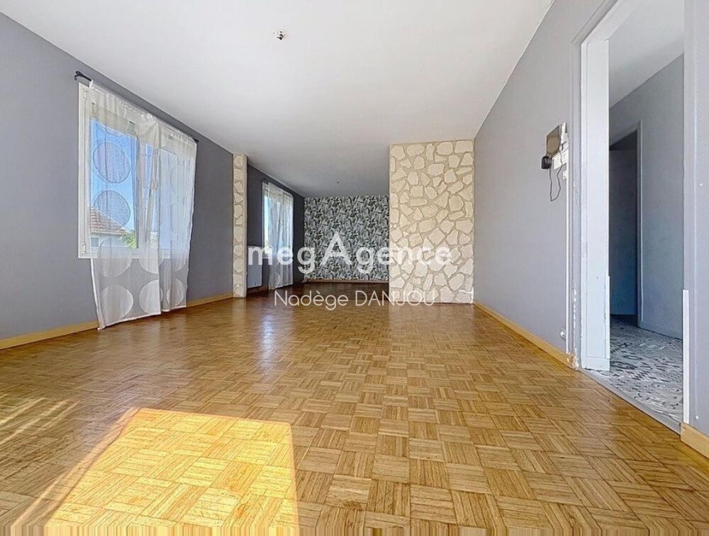 PAVILLON SUR SOUS SOL 139 M2 HABITABLES ST DENIS DE MERE