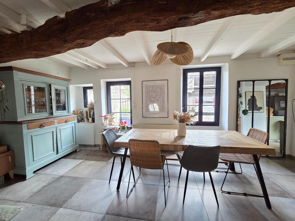 Vente Maison Maison charentaise avec vie de plain-pied possible, 3 chambres, dépendances et jardin clos à Saint-Jean-d'Angély Saint-jean-d'angely