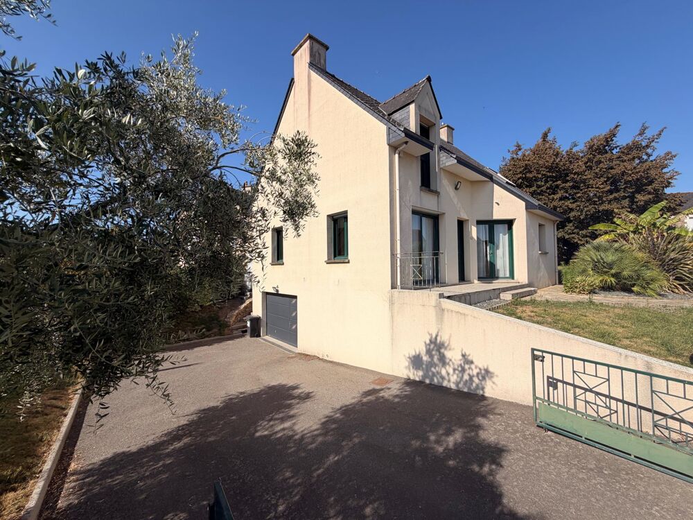 Maison familiale 121 m²  4 chambres  Sous-sol complet  Terrain clos de 606 m²