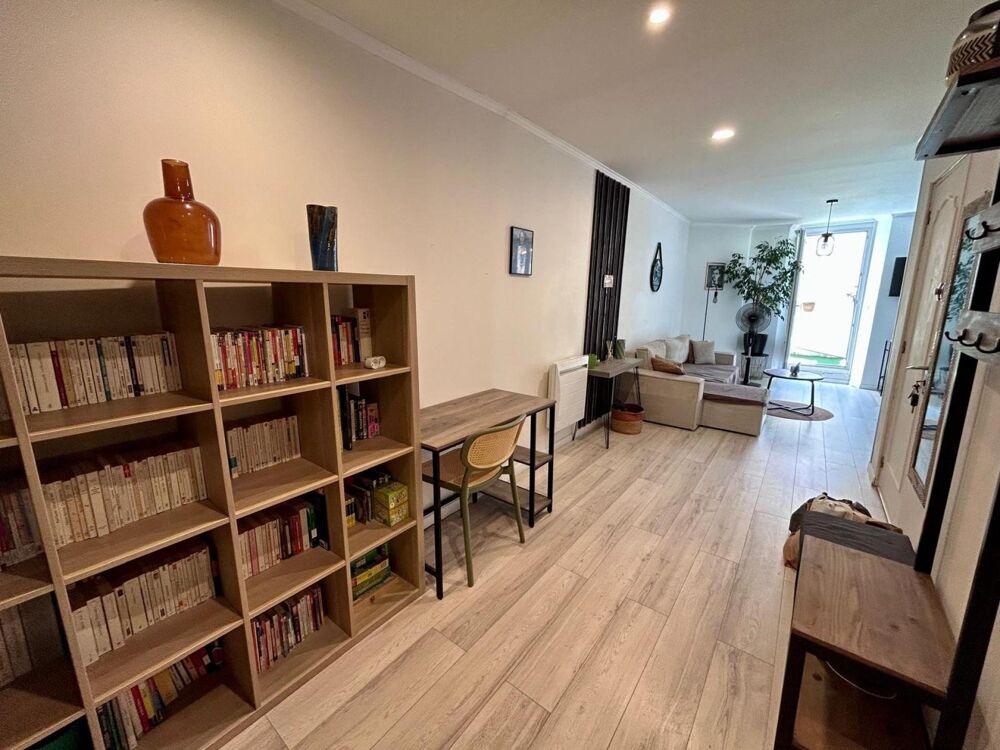 A VENDRE : T3 TRAVERSANT DE 61m² Centre Historique FREJUS - 83600