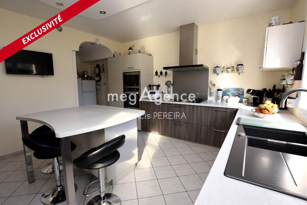 Vente Maison Maison familiale entourée d'un beau jardin avec piscine Les alluets-le-roi