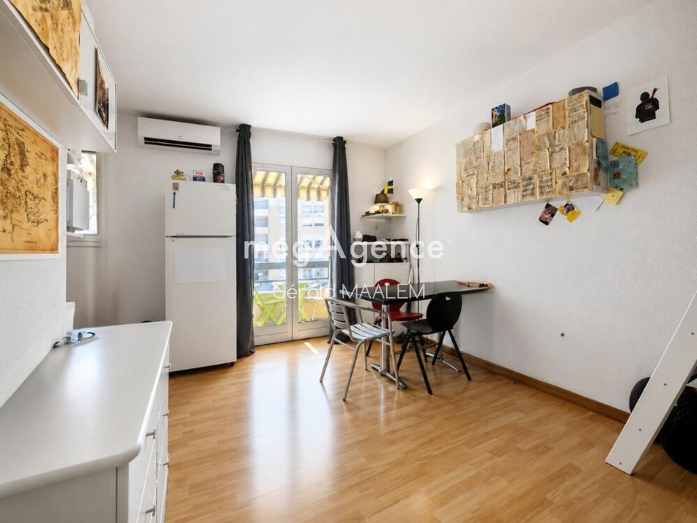 Studio de 23m² avec cave et parking à Saint Raphaël