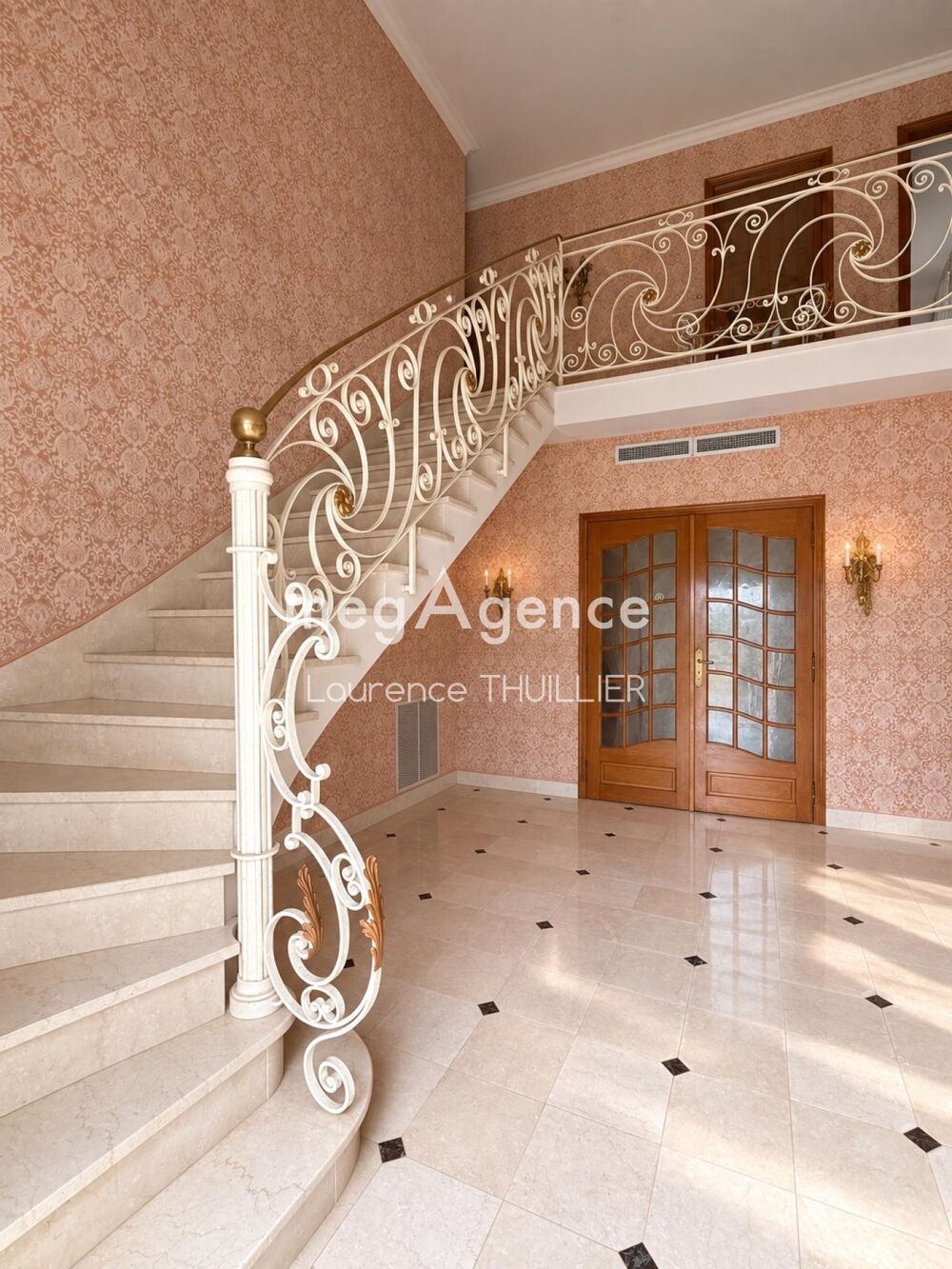 Vente Maison Propriété de caractère avec 6 chambres et plus de 5 800 m² de terrain Confort-meilars