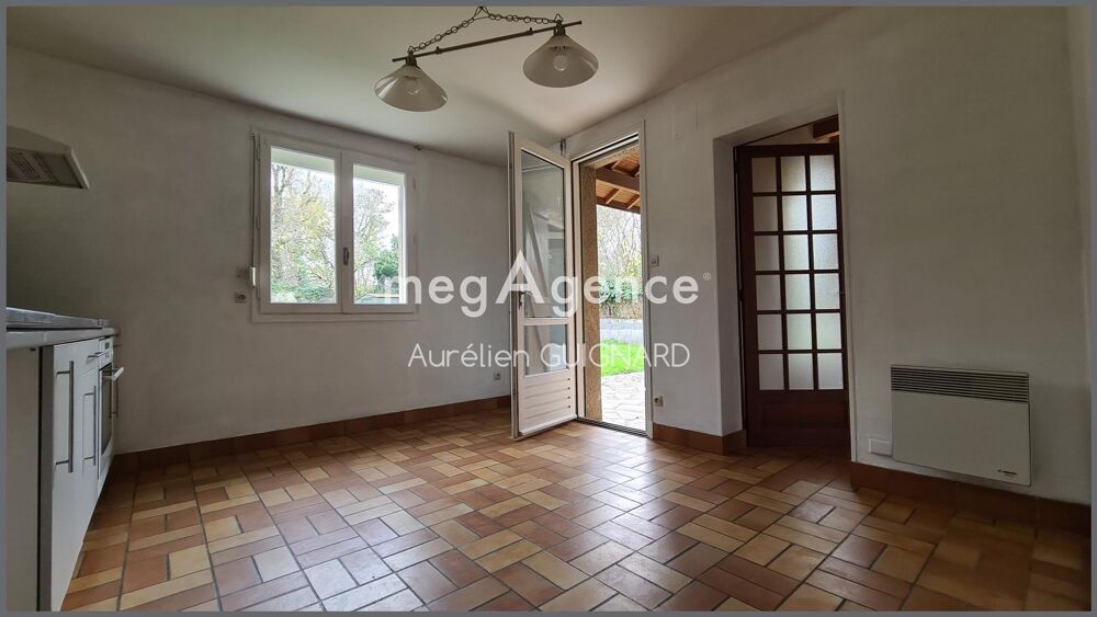 Vente Maison 4 Chambres, bel espace en pelouse clos et arboré avec garage Bressuire