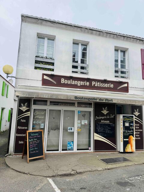 Au coeur de Port-Joinville, murs commerciaux et appartement 979500 85350 L' ile-d'yeu