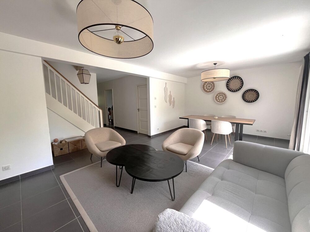 Maison familiale rénovée au coeur du village  5 chambres, jardin et garage