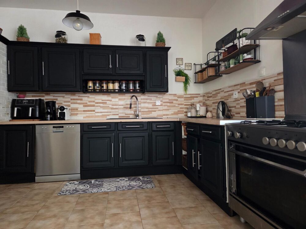 Vente Maison Maison 165m² 4 chambres terrain 2000m² Saint-Jean-d'Angély proche gare 296000€ Saint-jean-d'angely