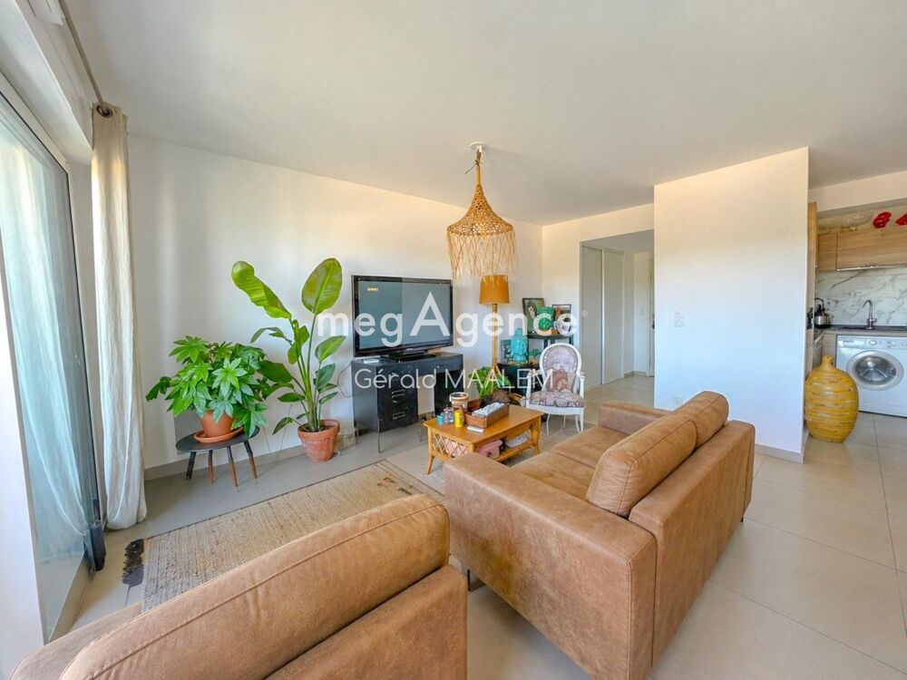 Appartement 3 pièces de 64m² avec parking et terrasse à Cogolin
