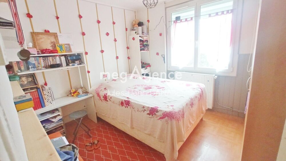 5 chambres, sous-sol, garage, pompe à chaleur
