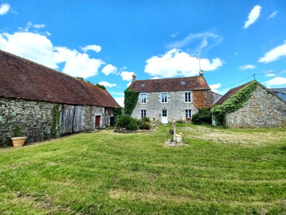 Maison de pierre avec dépendances sur 7 hectares