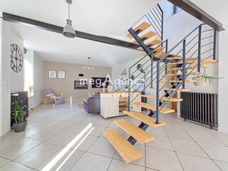 Vente Maison Maison de caractère avec grand terrain et studio avec revenu locatif Cholet