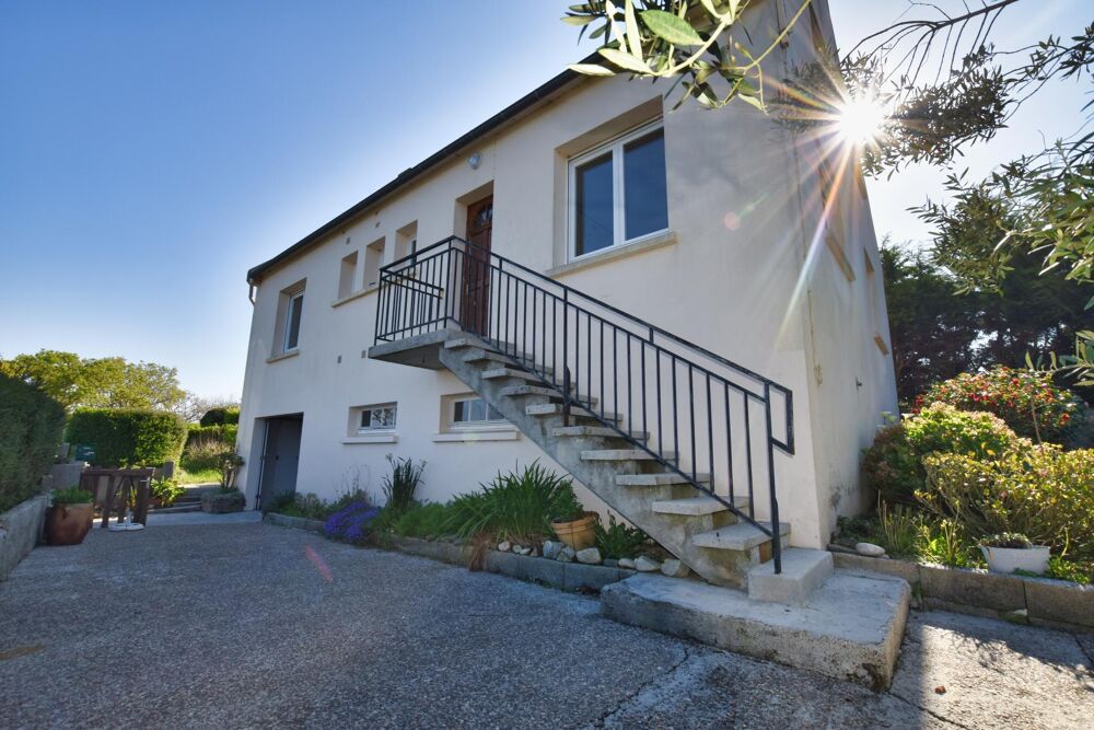 Maison 8 pièces 137 m² · à Saint-Nic · 137 m² · 181 800 €