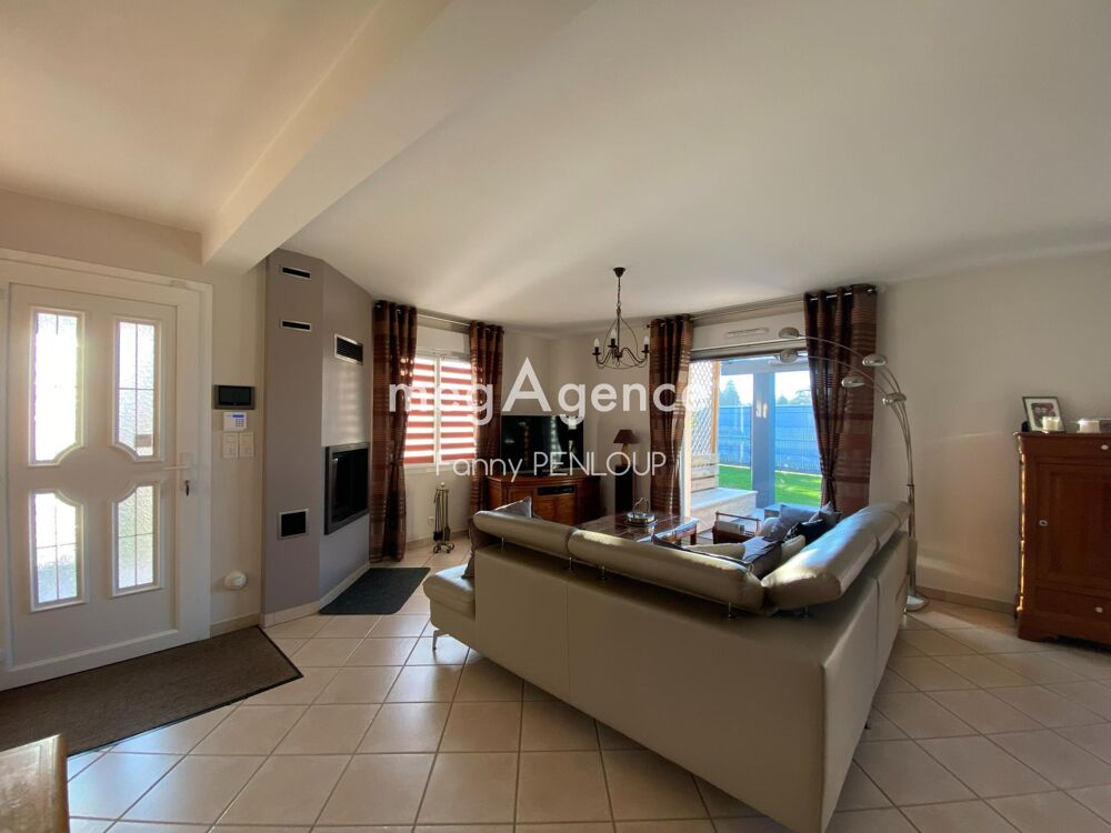 Vente Maison Maison en parfait état avec vie de plain-pied, double garage, jardin clos Vire normandie