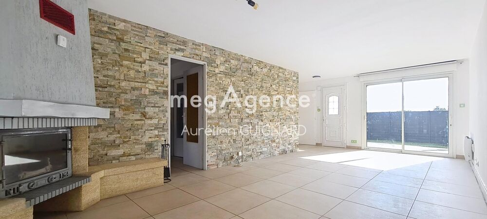 3 Chambres et 1 bureau. Bel espace en pelouse.