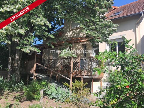   Maison familiale, habitable de suite,à proximité des commerces. Maison - 8 pièce(s) - 132 m²