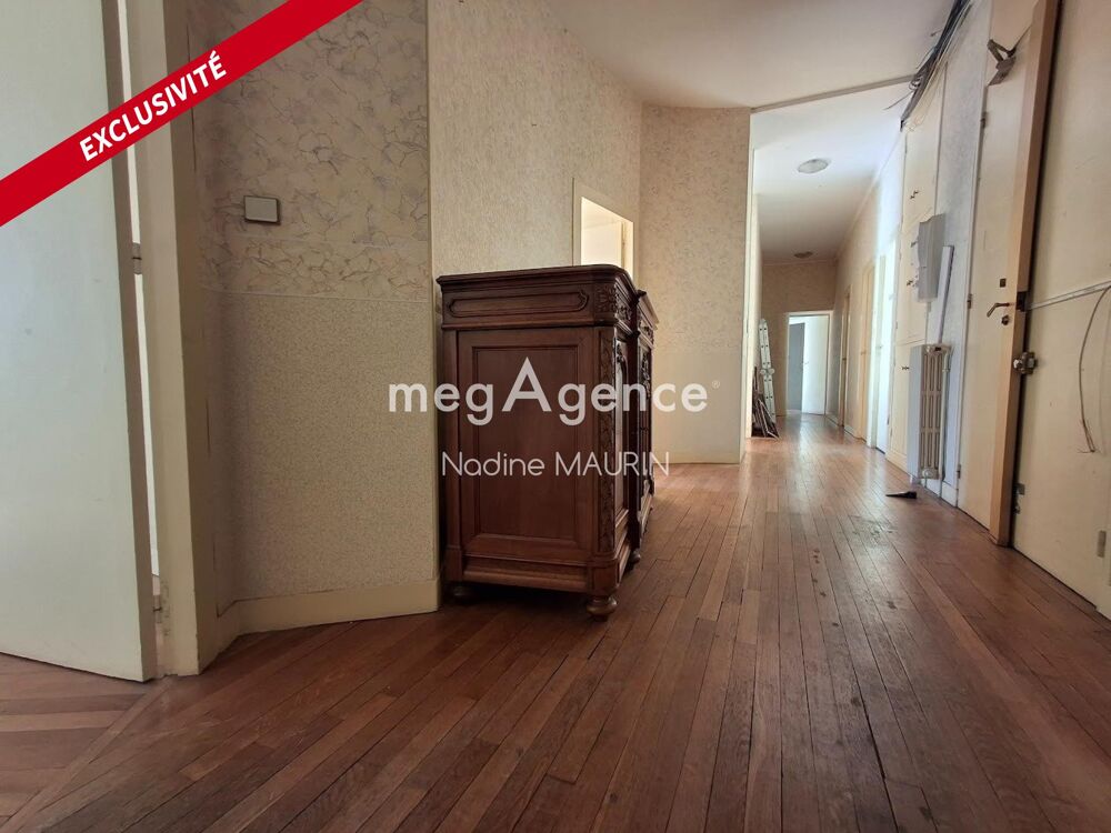 Blois Place Louis XII appartement de 192 m². A rénover