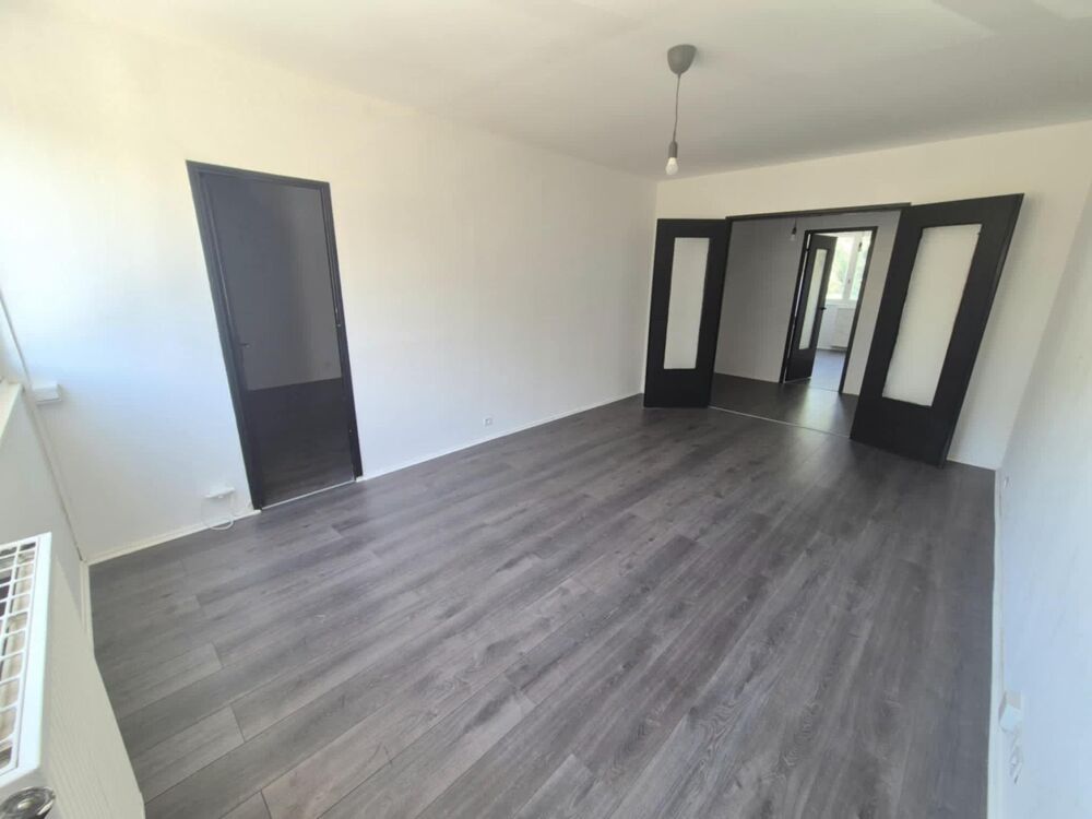Location Appartement Prox cours Fauriel/ Parc Europe : Colocation non meublée : 3 chambres, balcon, parking. LOYER TOUT COMPRIS !! 350€/chambre Saint-etienne