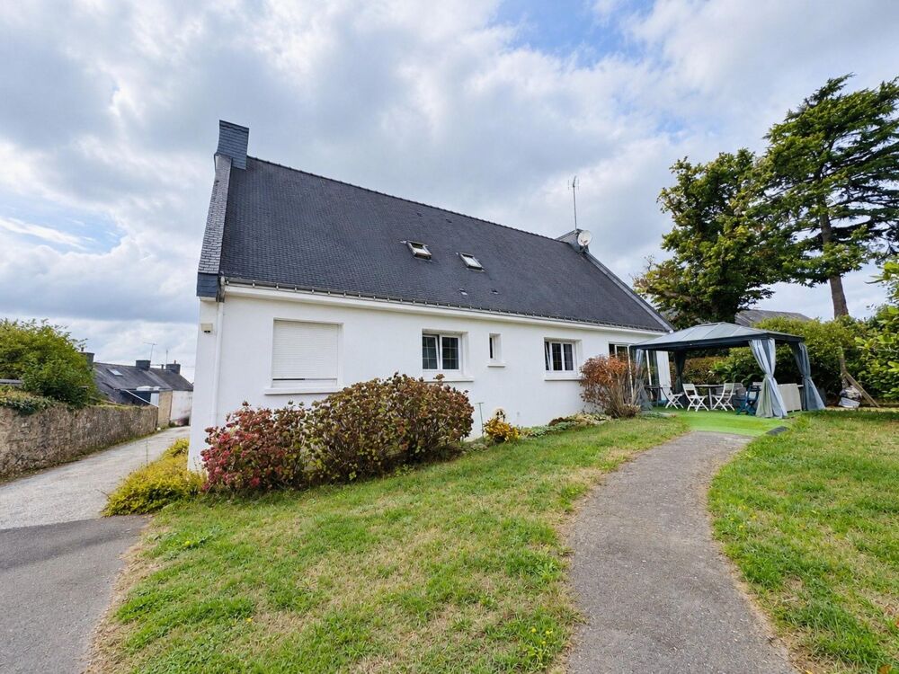 Vente Maison LE FAOUËT – MAISON FAMILIALE T6 DE 200 M² SUR UN GRAND TERRAIN DE 1 800 M² Le faouët