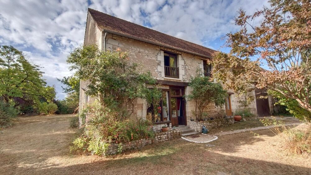 Propriété de caractère en bordure de rivière  1 maison, 4 dépendances et 5 000 m² de terrain