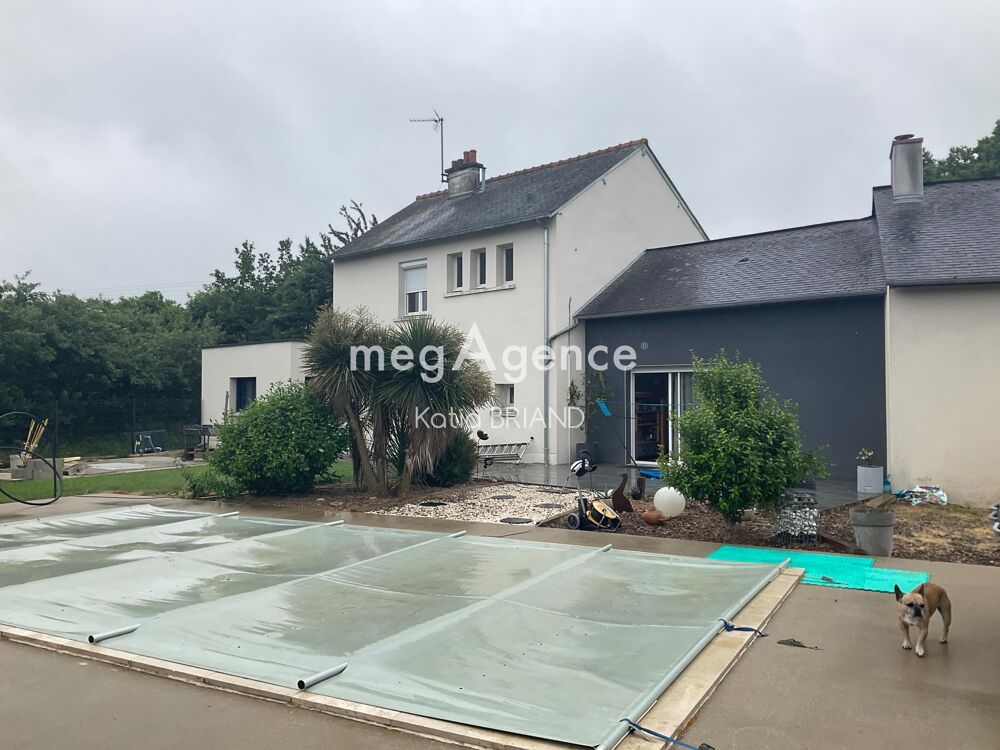Maison rénovée avec piscine et garage