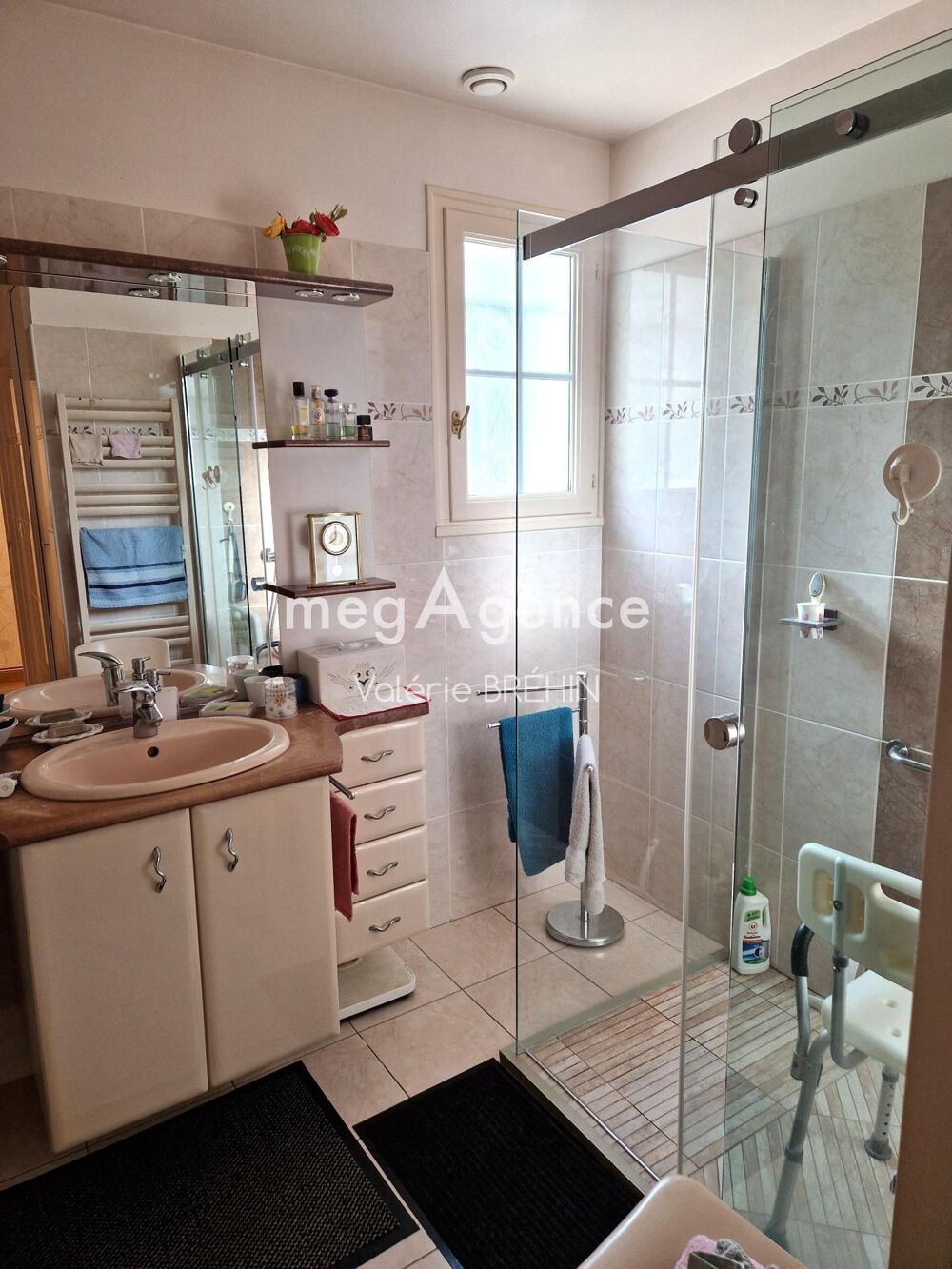 Vente Maison A 15 MN de Laval et d'Ernée à proximité de l'autoroute. pavillon cinq chambres deux salles d'eau deux WC, sans vis à vis. Laval