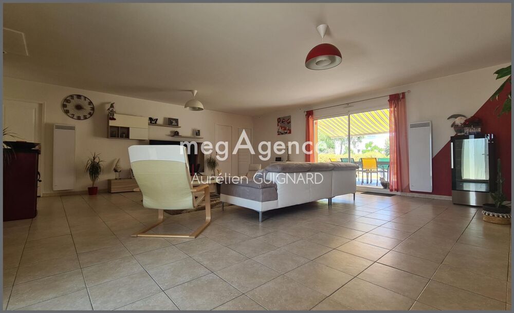 Vente Maison 6 Chambres, 1 bureau, double garage, jardin. Moncoutant-sur-sèvre